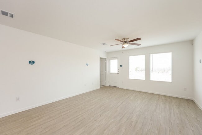 Building Photo - 3605 Knob Trl