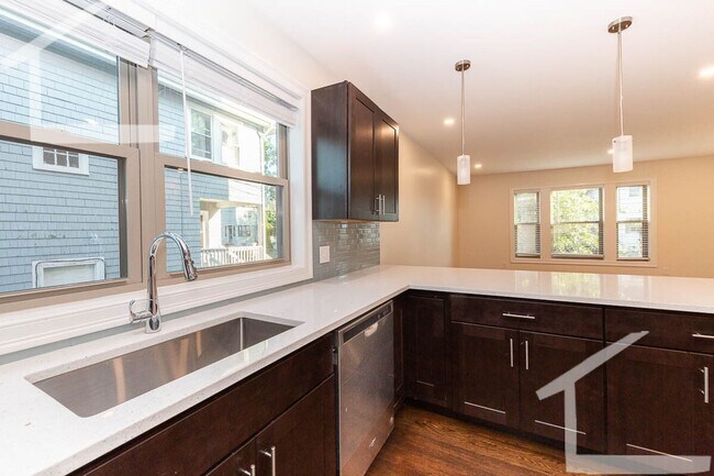 Foto del edificio - Huge, newer construction pet friendly dupl...