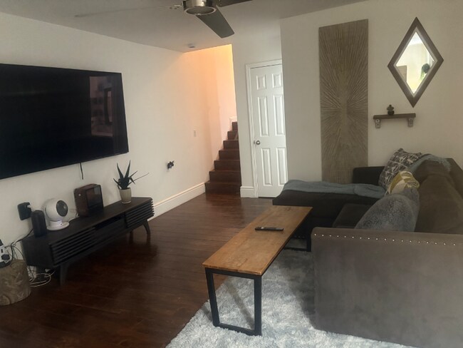 Foto del edificio - 5760 Riley St