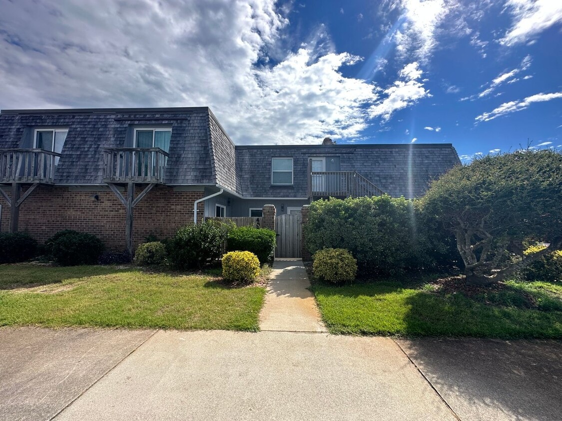 Primary Photo - Luxury Newly Remodeled Condominium