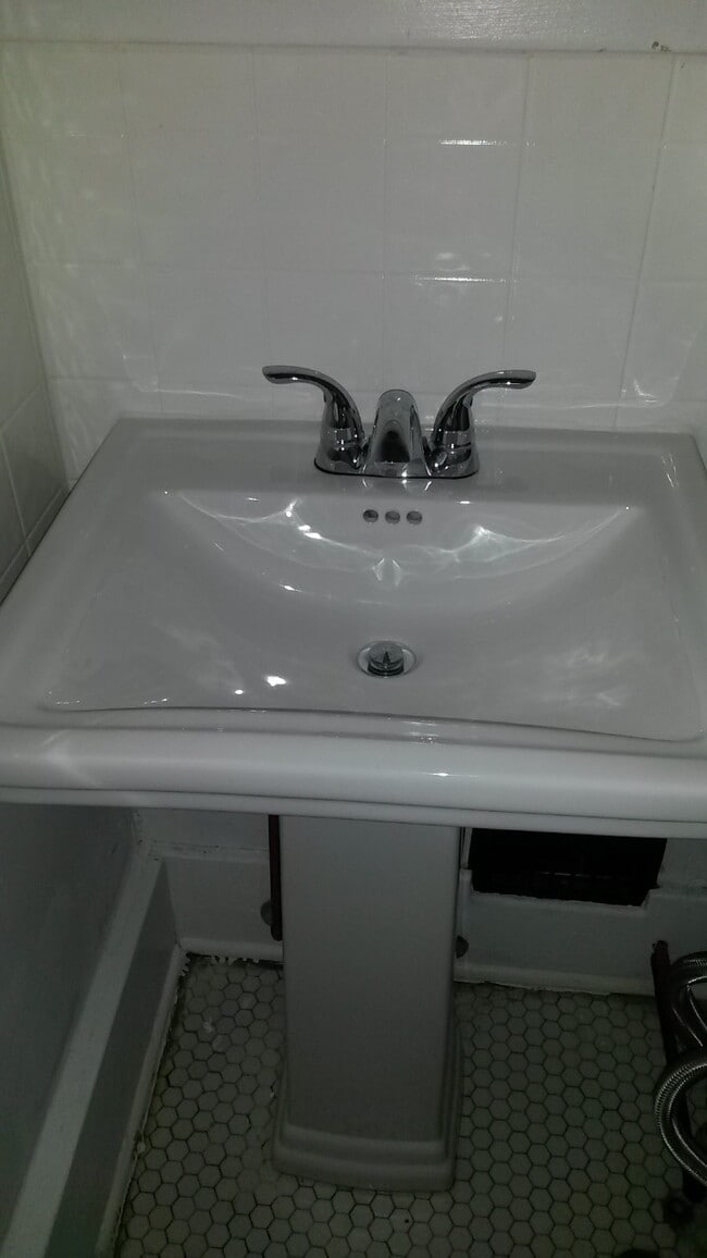full bath - 10 Turner Street