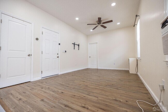 Foto del edificio - 952-954-954 Jackson Ave