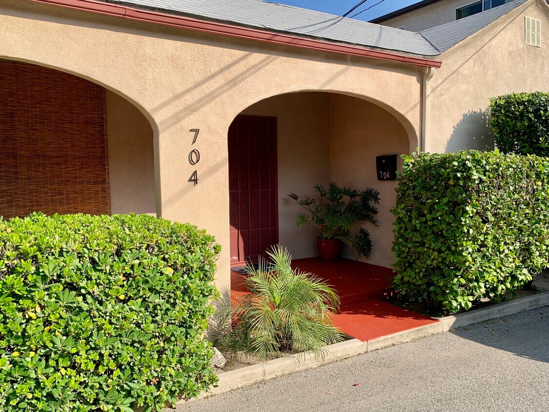 Foto principal - 704 E Cedar Ave