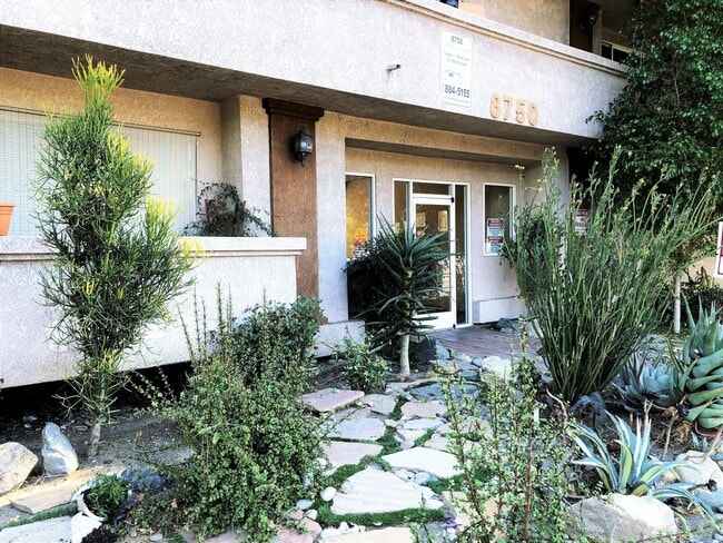 Foto del edificio - Welcome home! 2bd/2ba unit with parking. Master bedroom with en-suite bathroom!