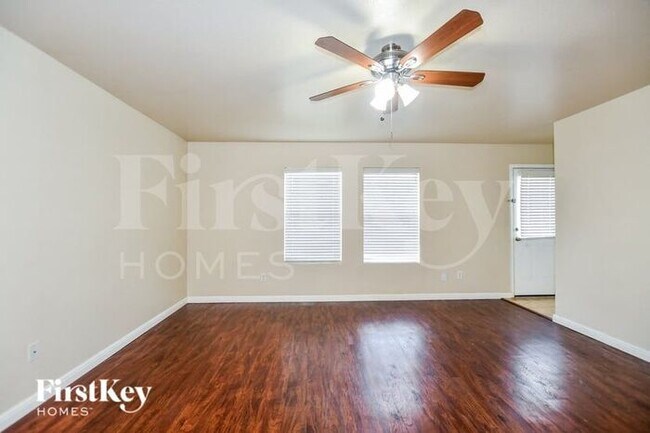 Foto del edificio - 12325 Arbor Lake Rd