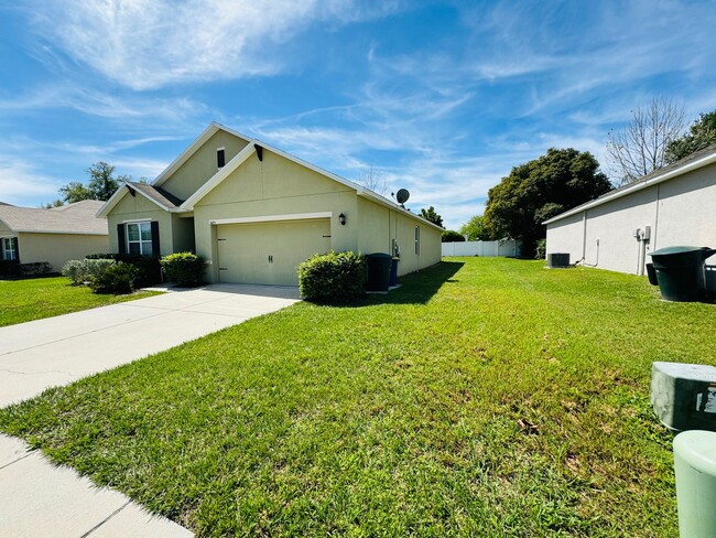 Building Photo - INCREDIBLE 4 Bedroom, 2 Bathroom Home in B...