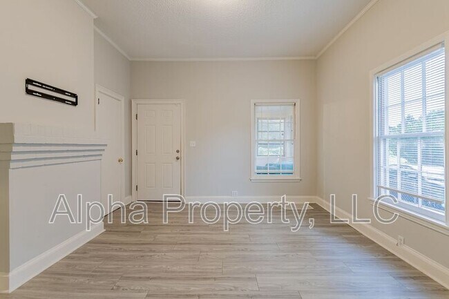 Building Photo - 62 Hutchins St