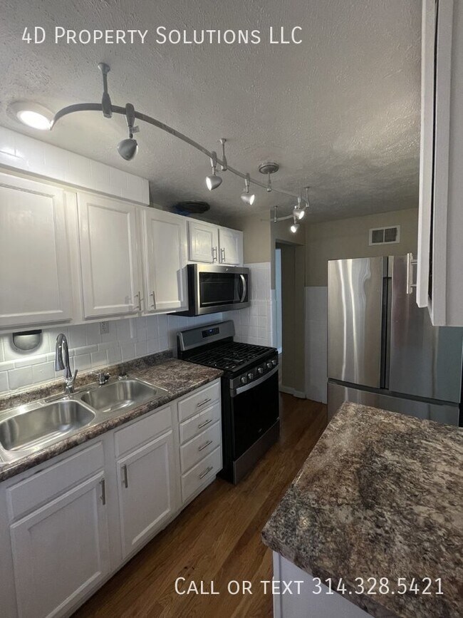 Building Photo - Homey 2-BR Abode at 1901 N Hanley Rd, St. ...