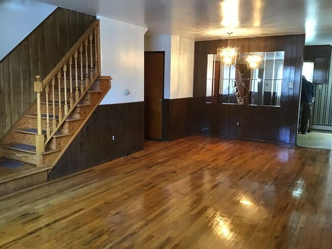 Building Photo - 3 br, 1.5 bath House - 510 ERFORD RD