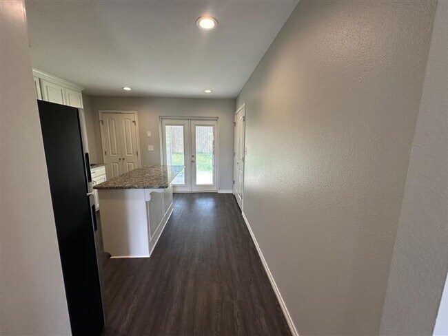 Building Photo - 8320 Cambridge Rd