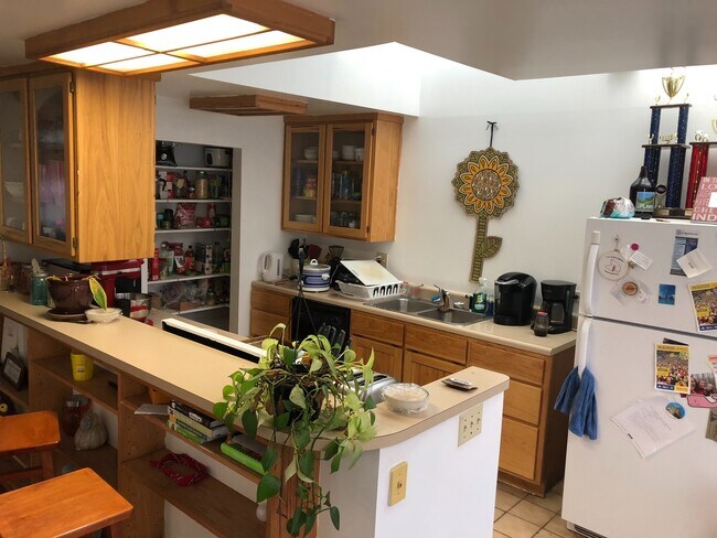 Foto del edificio - 3 Bedroom Available August 2026; Monthly r...