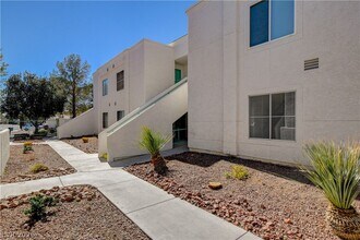 Building Photo - 7100 W Pirates Cove Rd