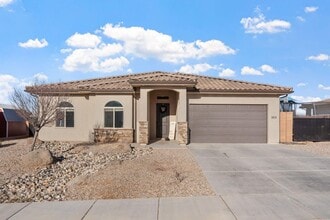 Building Photo - 5936 Desert Crest Dr