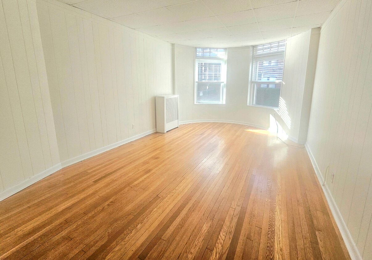 Primary Photo - 21 Green St