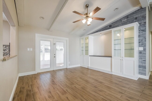 Foto del edificio - 15710 Carriage Hill Ct