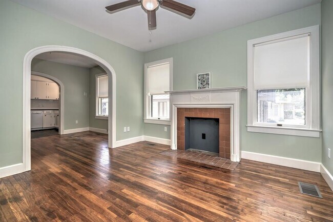 Building Photo - 1105 Nueces St