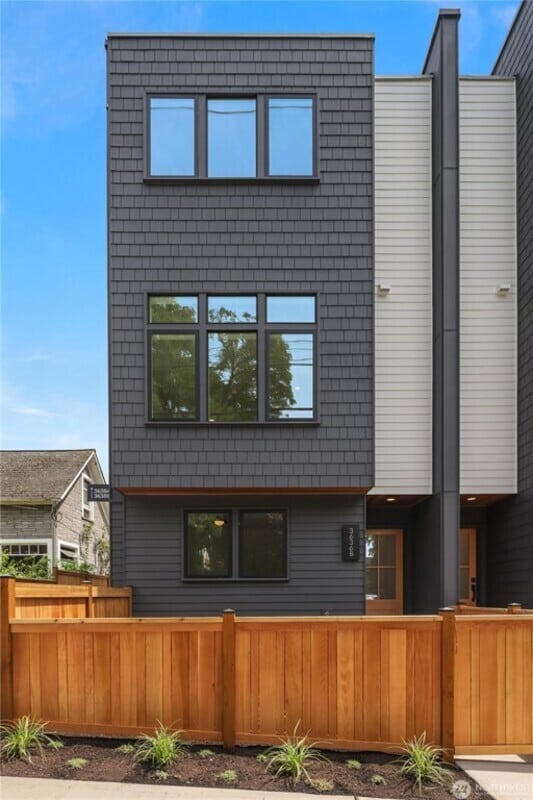 Building Photo - 3636 Greenwood Ave N