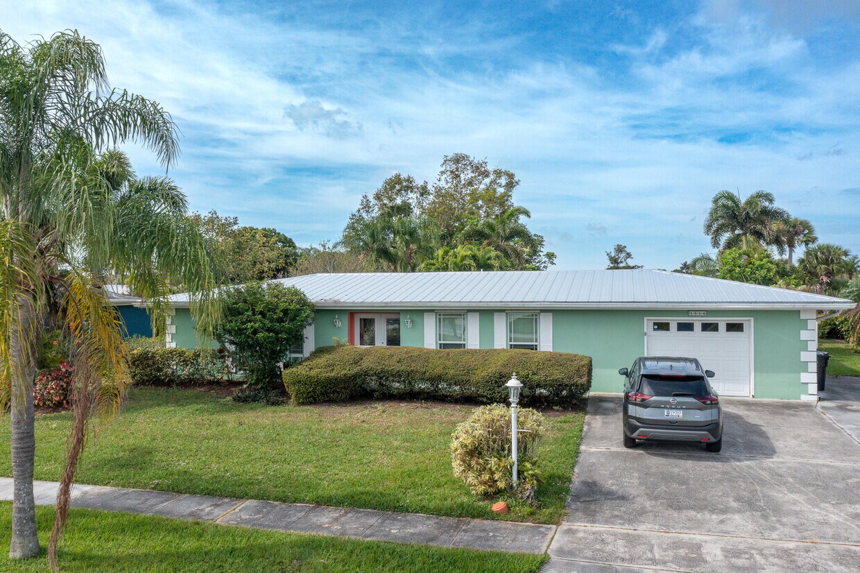 Primary Photo - 1514 SE Westmoreland Blvd