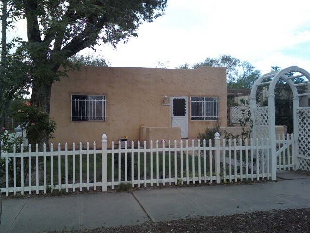 Primary Photo - MONTERY HEIGHTS CNM/UNM DARLING 2 Bedroom ...