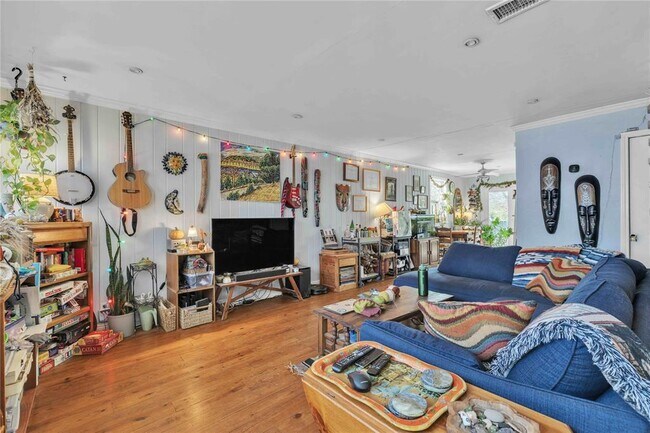 Foto del edificio - 5210 Woodrow Ave