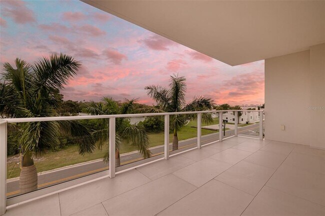 Foto del edificio - 1020 Sunset Point Rd