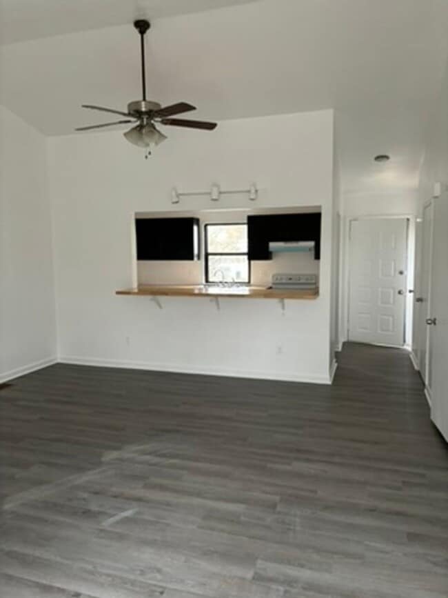 Building Photo - WoodHaven6635