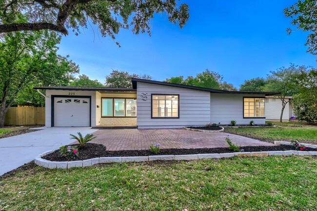 Photo - 225 Seford Dr House