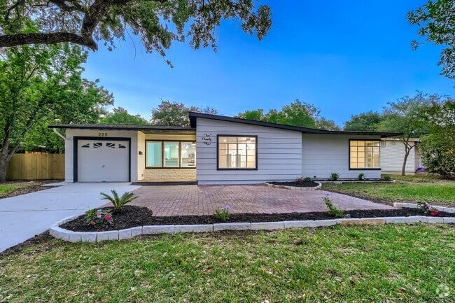 Building Photo - 225 Seford Dr