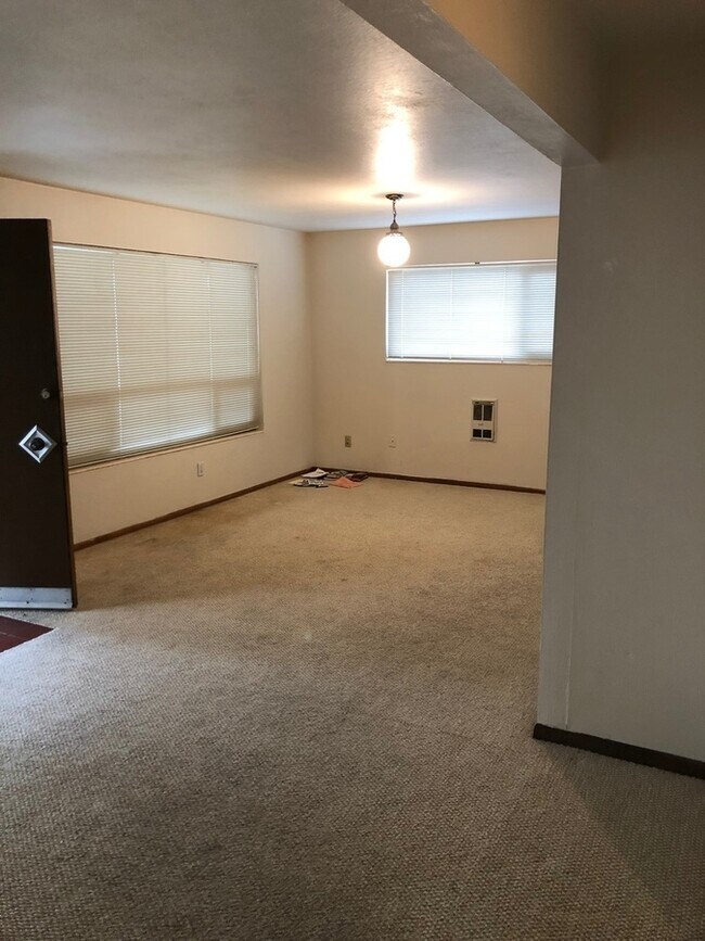 Building Photo - Steps Away from Alki Beach!! Two Level 2bd...