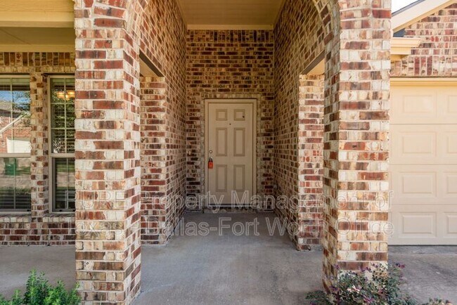 Building Photo - 1012 Lake Hollow Dr