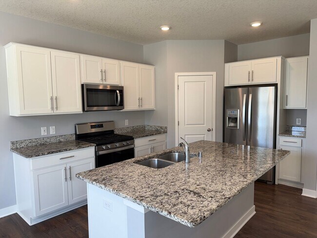 Foto del edificio - Comfort & Space Await in This Stunning 4BR Dayton Home