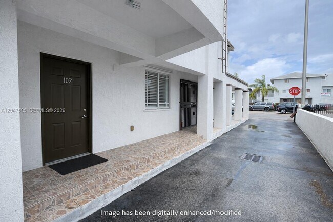 Foto del edificio - 318 E 6th St