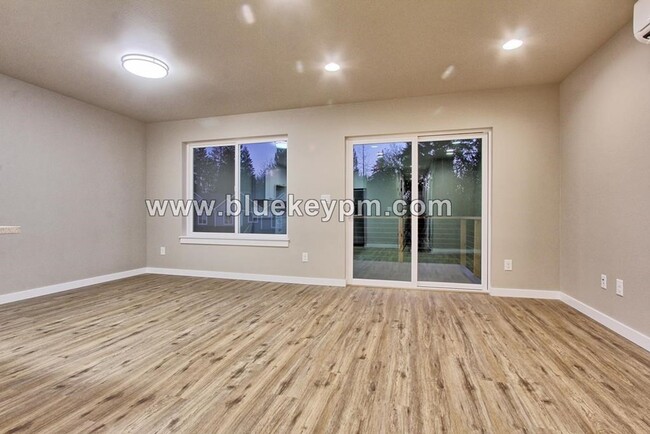 Foto del edificio - BRAND NEW! Unit 207-B:  3 Bed, 2.5 Bath To...