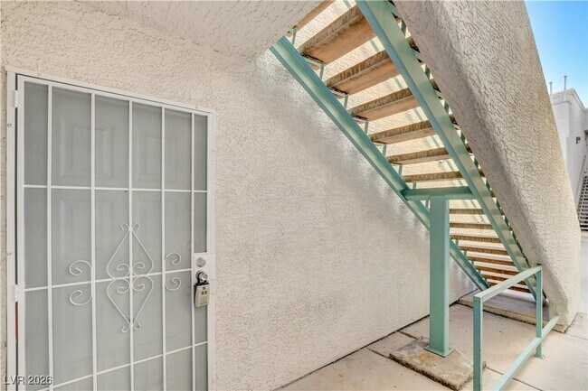 Foto del edificio - 7100 W Pirates Cove Rd