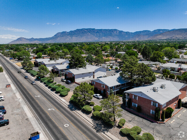 Vista aérea de Pine Lane - Pine Lane Apartments