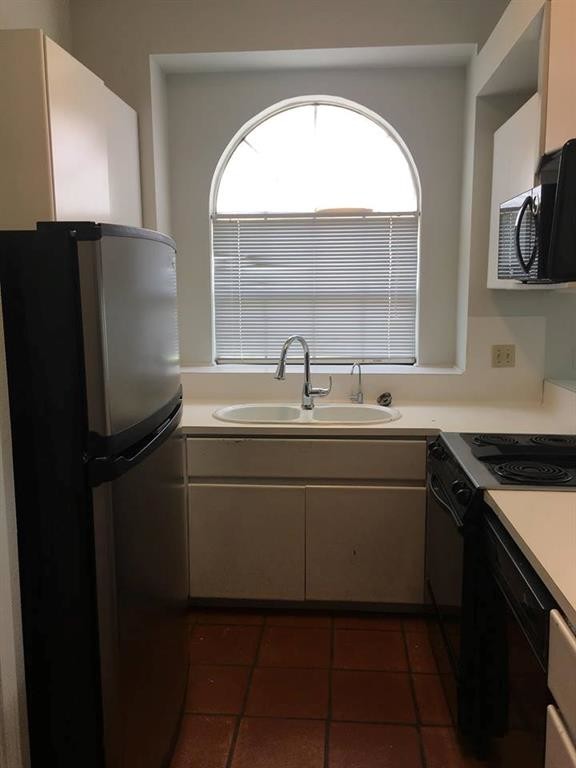 Foto del edificio - 8888 Benning Dr