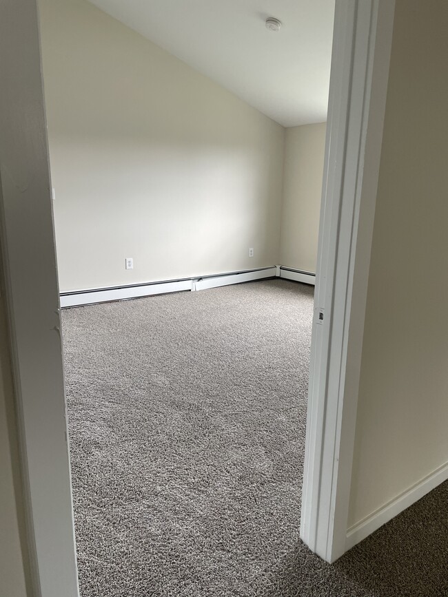 Master Bedroom - 1519 W Main St