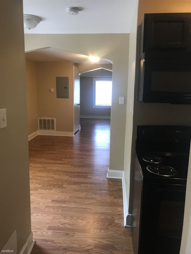 Building Photo - 1 br, 1 bath  - 2123 N College Ave 5