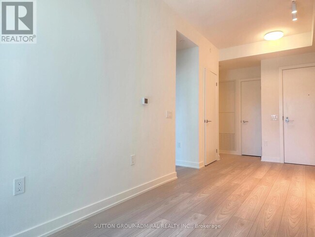 Photo du bâtiment - 110 Broadway Ave