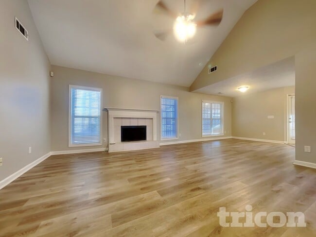 Building Photo - 3021 Tennyson Dr