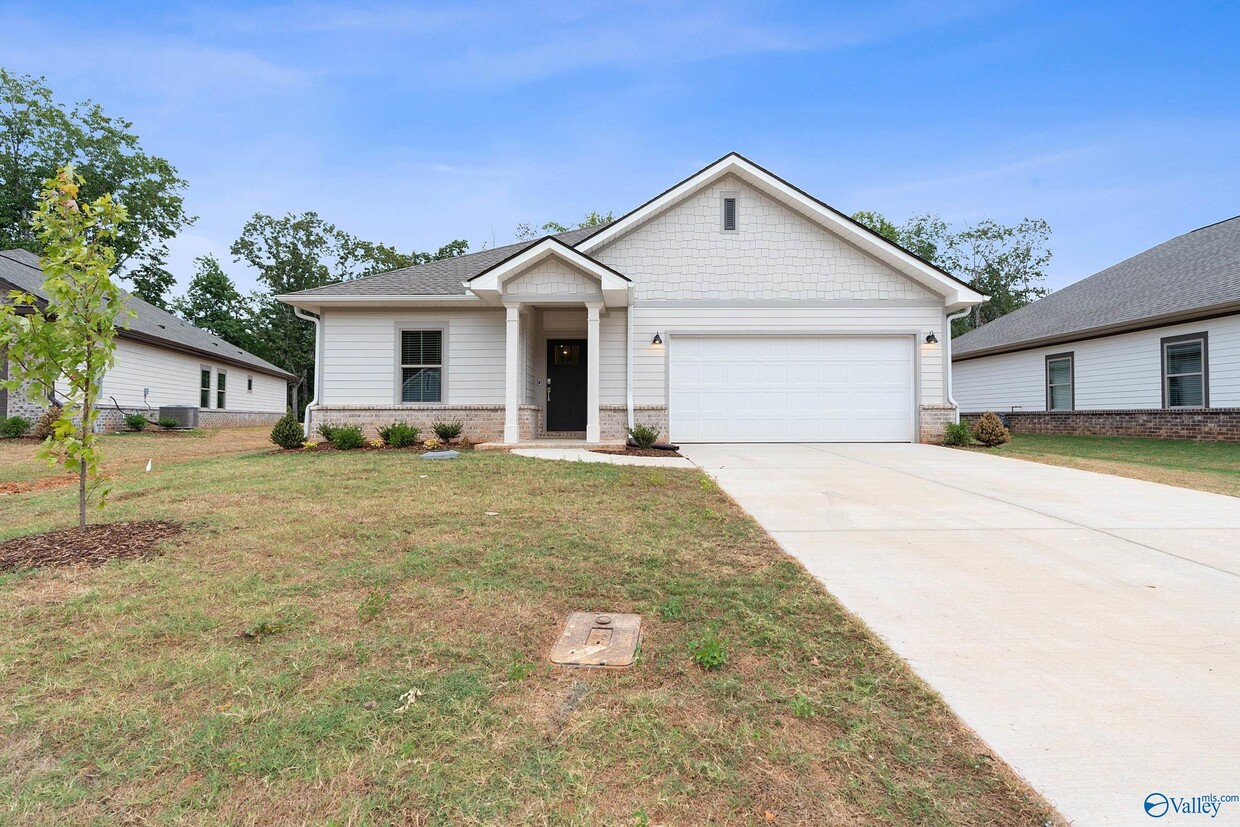 Primary Photo - 15008 Greenleaf Dr