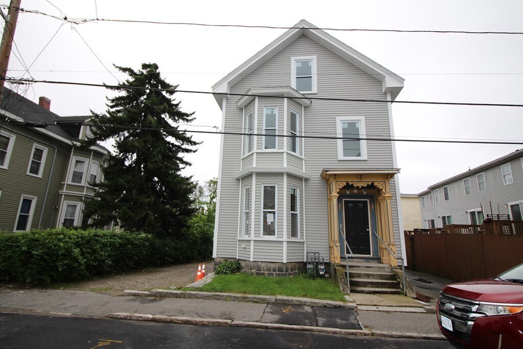 Foto principal - 64 Butterfield St