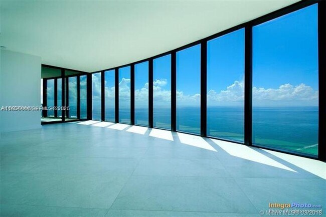 Foto del edificio - 18555 Collins Ave
