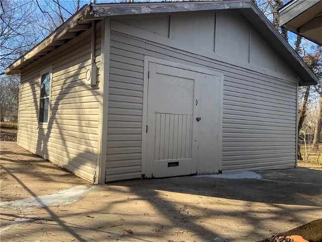 Building Photo - 1111 E Whittaker St