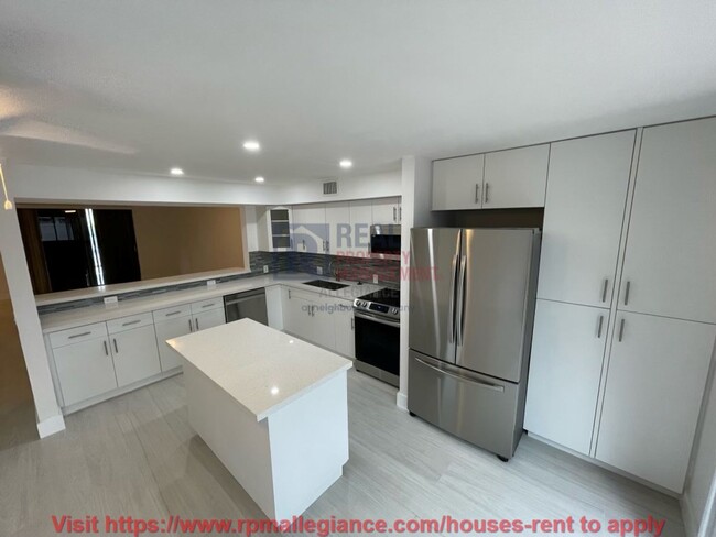 Foto del edificio - Updated 2-Bedroom Villa with Modern Featur...