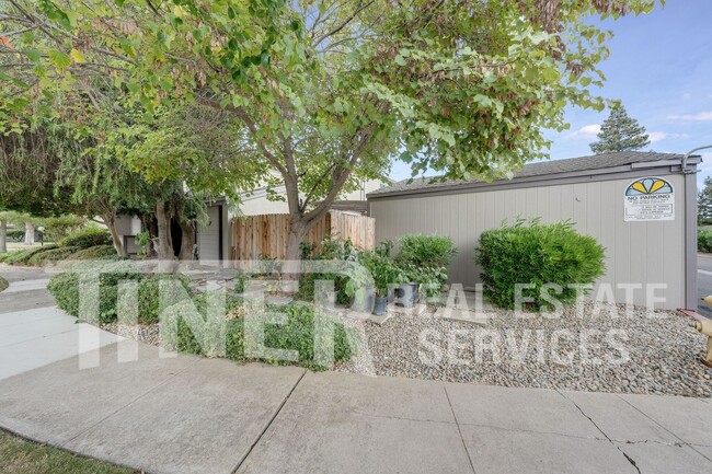 Building Photo - 324 Bridge Pl