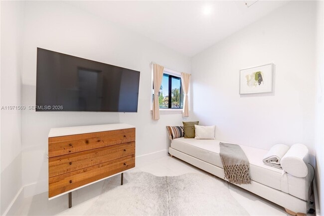 Foto del edificio - 3736 NE 166th St