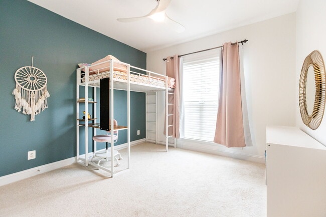 Building Photo - 20657 Sibbald Sq