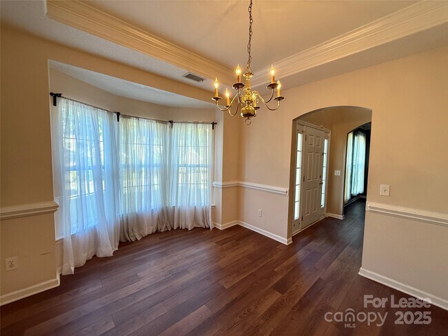 Building Photo - 111 Foxtail Dr