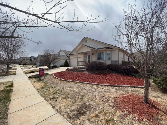 Foto del edificio - Literally One Block Away From Skyview Middle School